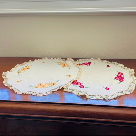 Vintage Hand-Embroidered Round White Doilies/Placemats Flowers and Lace Set of 2 - Picture 2 of 10